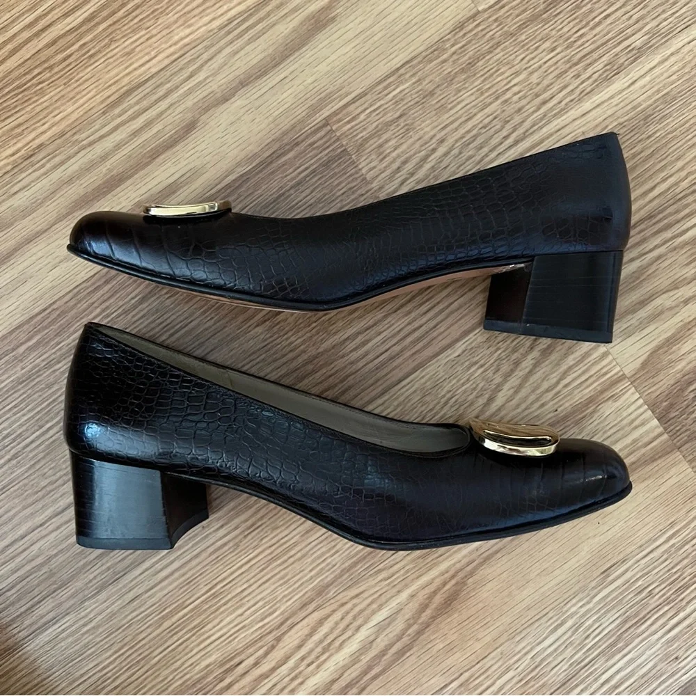 Salvatore Ferragamo Boutique Embossed Brown Leather Low Heels Size 6 AA (narrow)